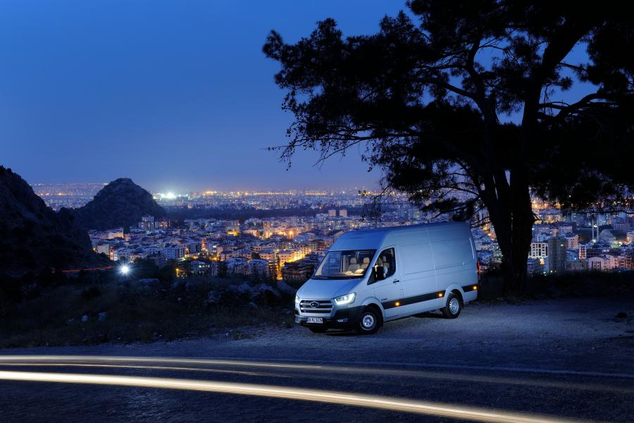  Hyundai H350 Van 2015 года  (фото 14 из 23)